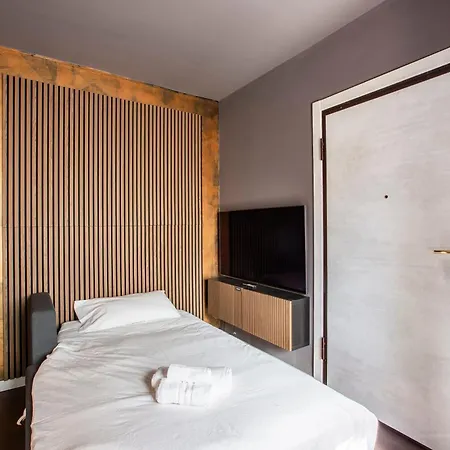 - Old Town Terrace - 3 Min From And Station Apartamento *
