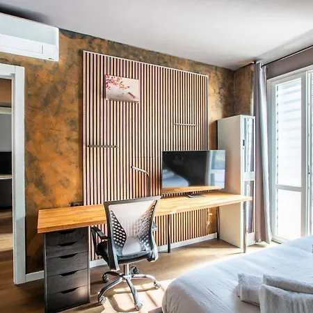 - Old Town Terrace - 3 Min From And Station Apartamento