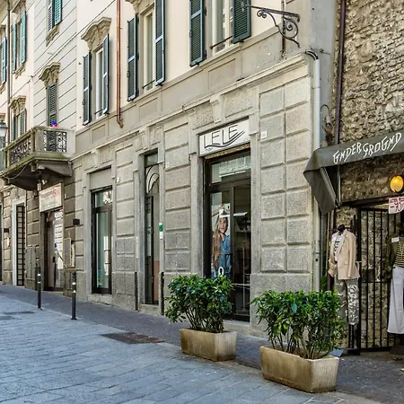 - Old Town Terrace - 3 Min From And Station Apartamento