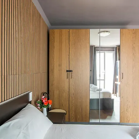 Apartamento - Old Town Terrace - 3 Min From And Station *